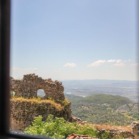 The House Of Dollma , Inside Kruja Castle Hotel Kültér fotó