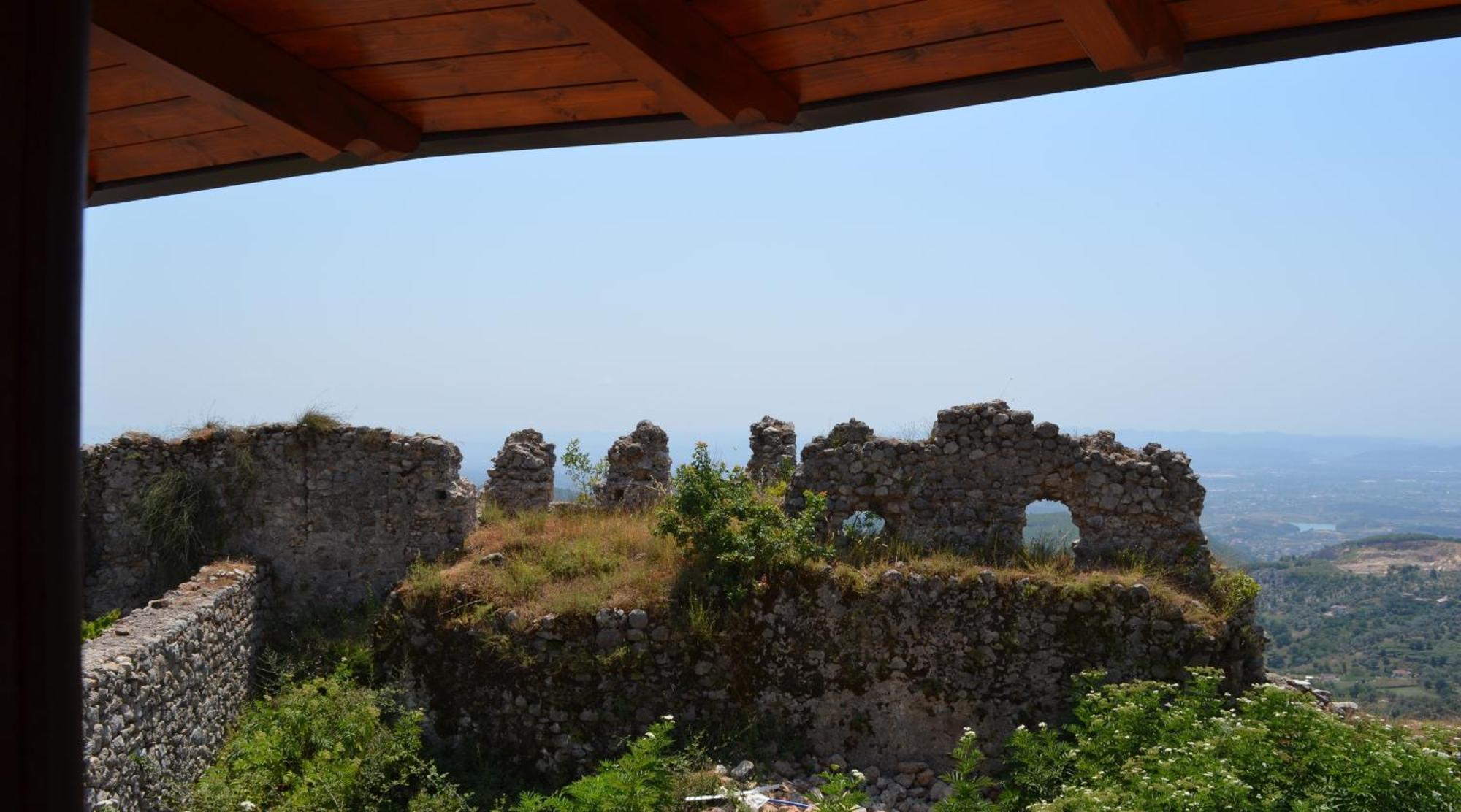 The House Of Dollma , Inside Kruja Castle Hotel Kültér fotó
