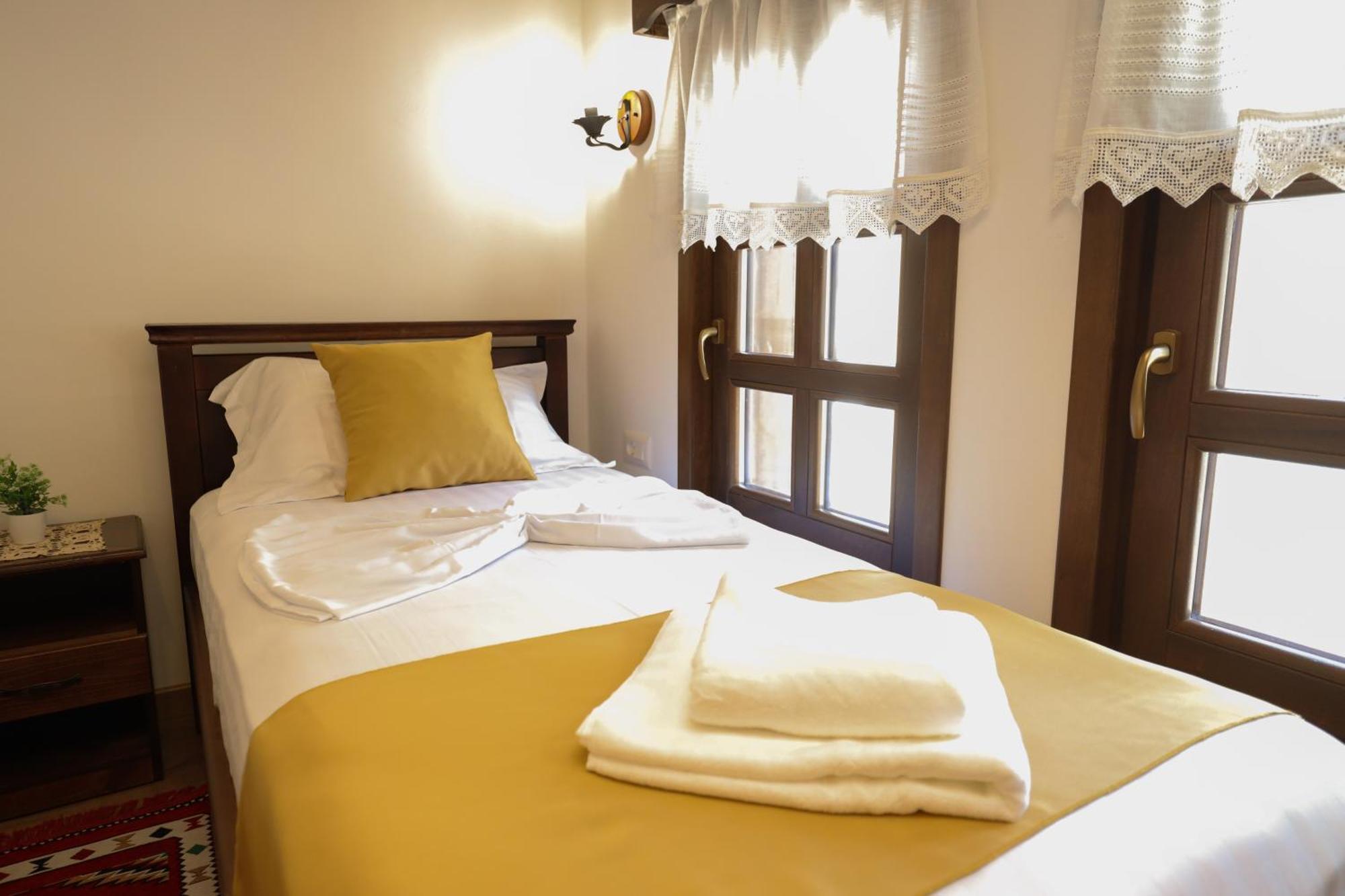 The House Of Dollma , Inside Kruja Castle Hotel Szoba fotó