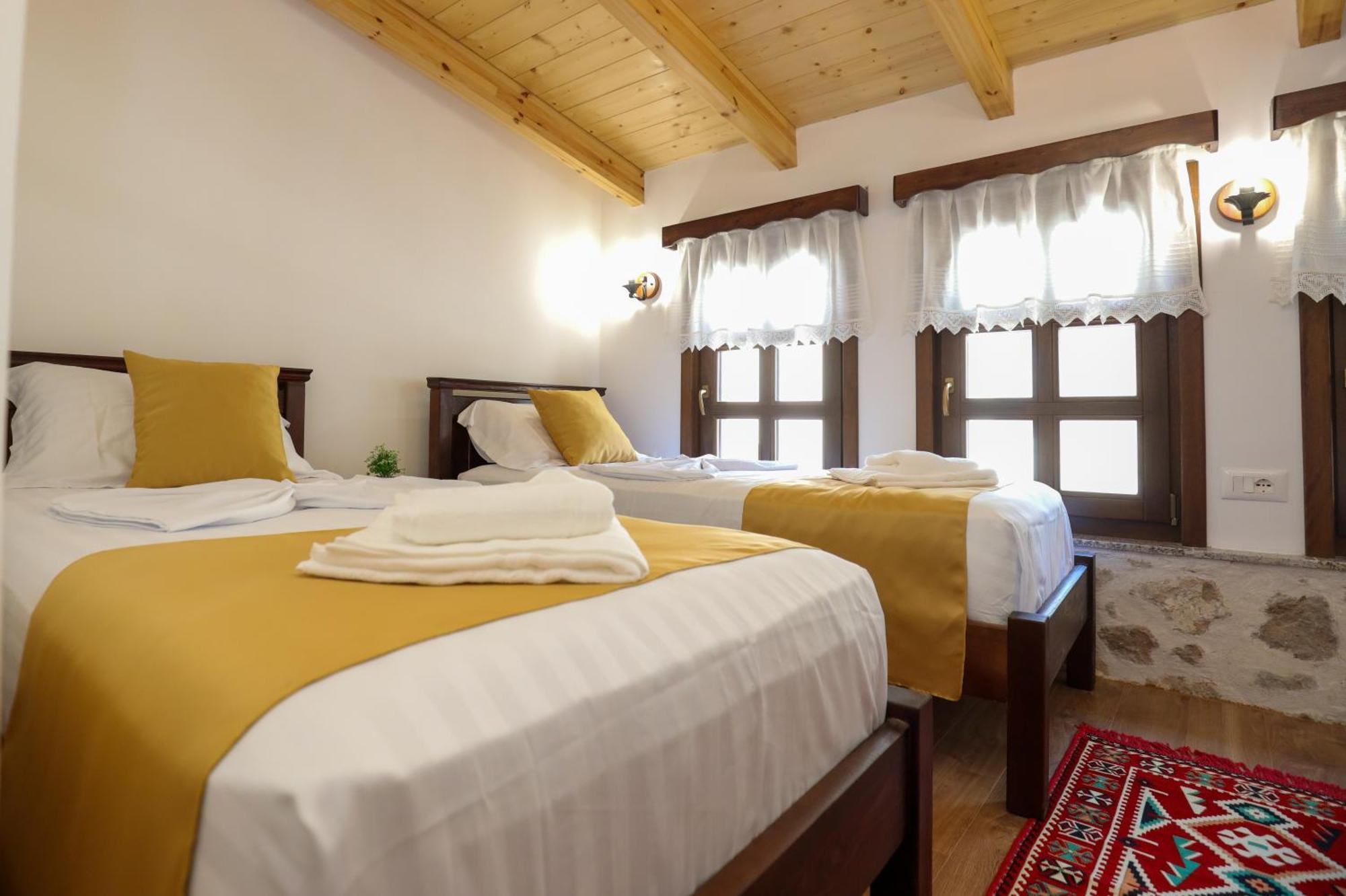 The House Of Dollma , Inside Kruja Castle Hotel Szoba fotó