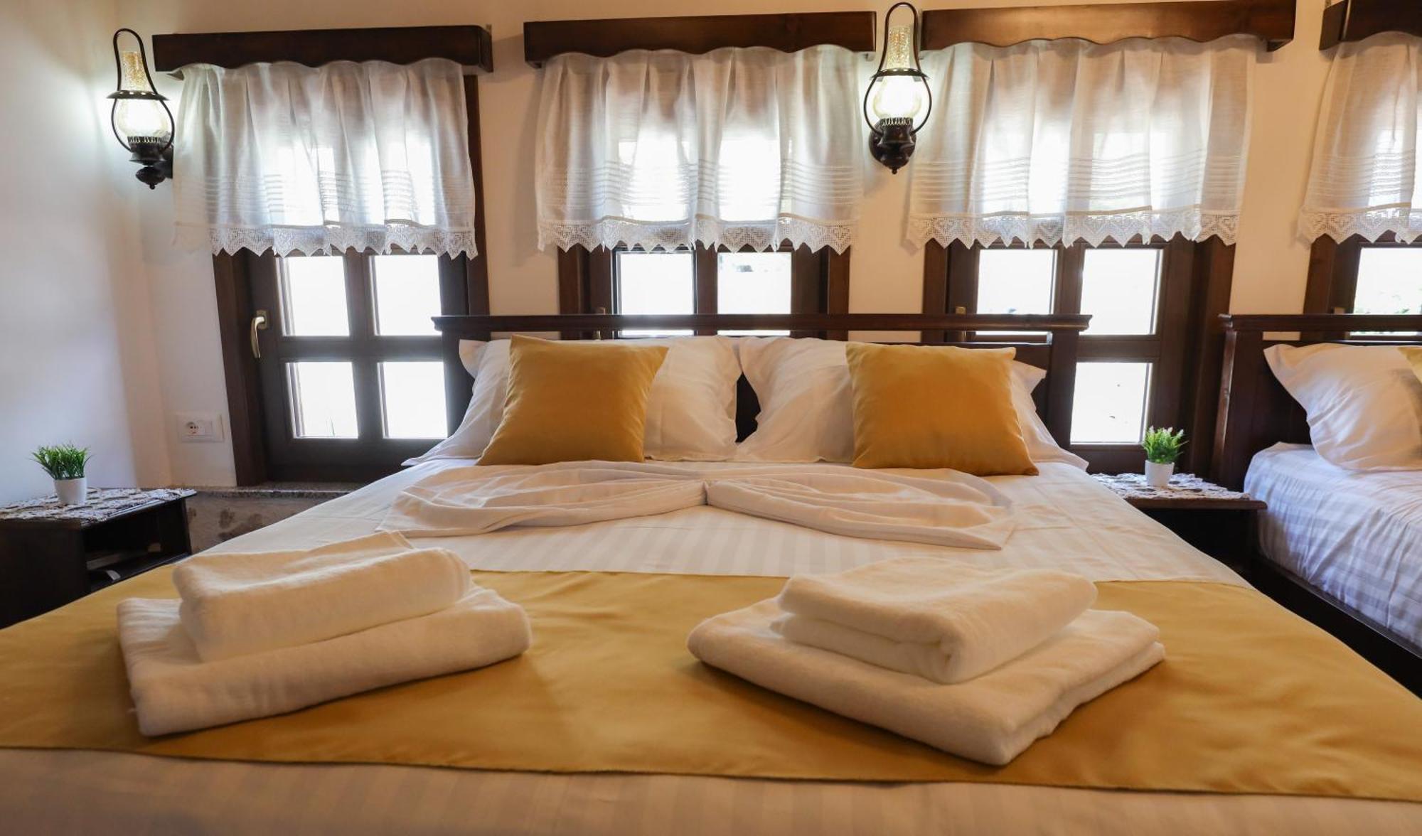 The House Of Dollma , Inside Kruja Castle Hotel Szoba fotó