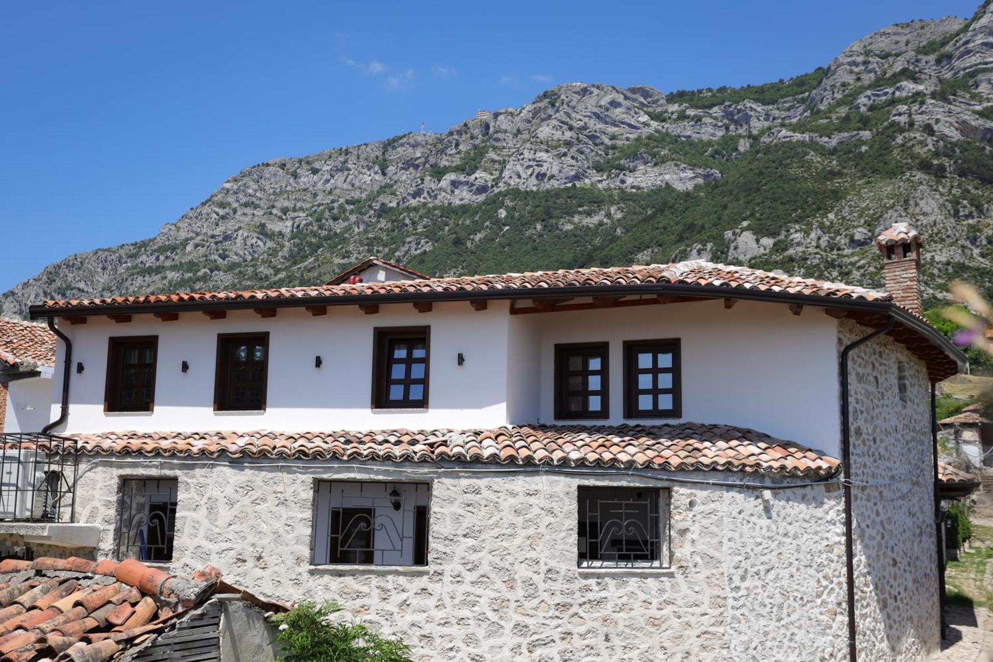 The House Of Dollma , Inside Kruja Castle Hotel Kültér fotó