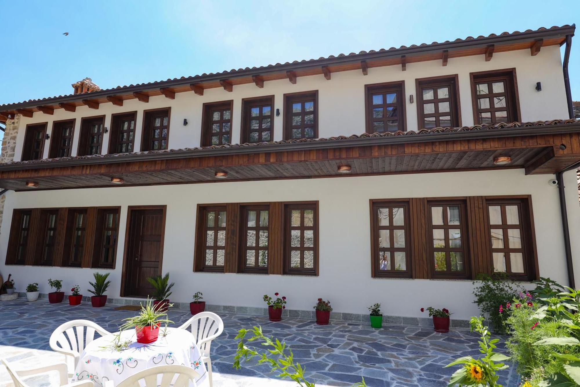 The House Of Dollma , Inside Kruja Castle Hotel Kültér fotó