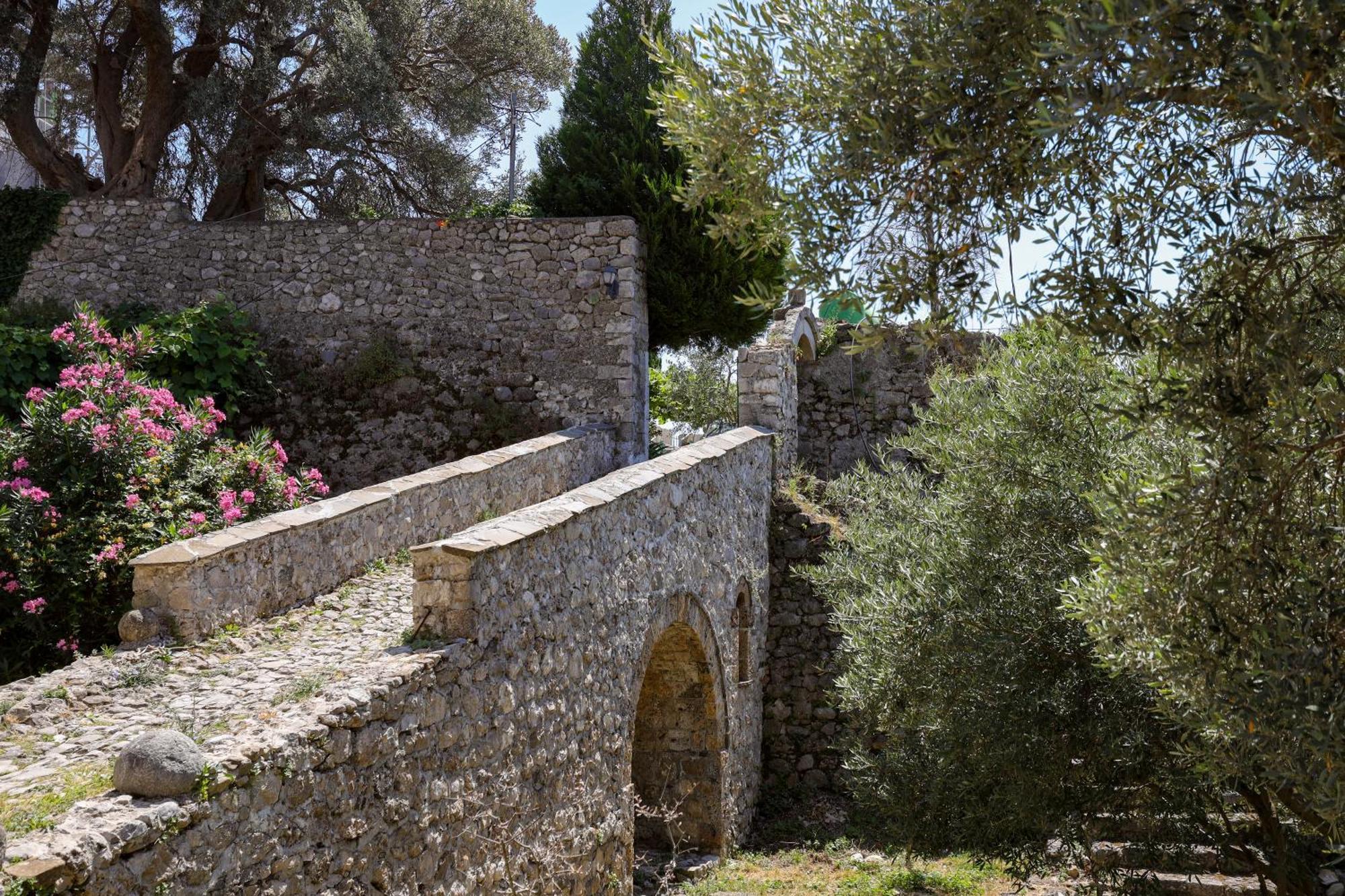 The House Of Dollma , Inside Kruja Castle Hotel Kültér fotó
